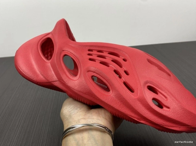 Yeezy Red Adidas Foam CW3355 0811